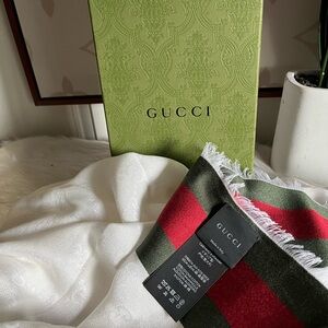 #025 Gucci Red and Green Striped Scarf